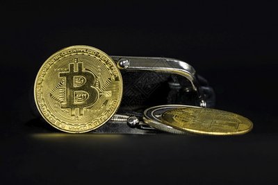 為什么區塊鏈的內容不可篡改-區塊鏈的內容去中心化的原因
