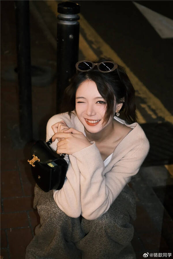 <b>LPL老婆</b>駱歆大秀好身材?新年發文稱在等待一個人?