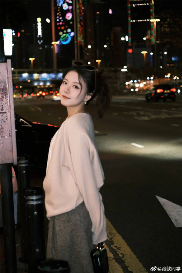 <b>LPL老婆</b>駱歆大秀好身材?新年發文稱在等待一個人?