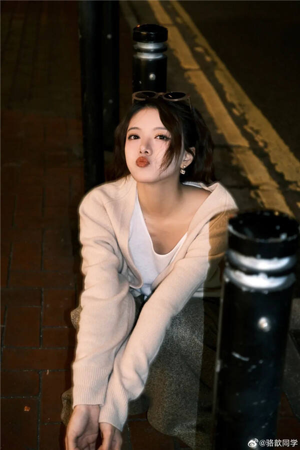 <b>LPL老婆</b>駱歆大秀好身材?新年發文稱在等待一個人?