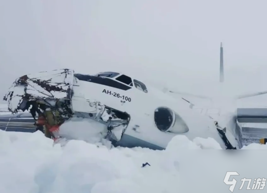 機(jī)身斷裂首尾分離！俄客機(jī)成功迫降北極！機(jī)上41人全部生還